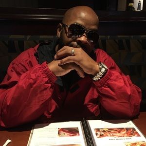 Meet your Posher, Tony